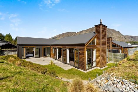 Photo of property in 16 Harrys Close, Arthurs Point, Queenstown, 9371