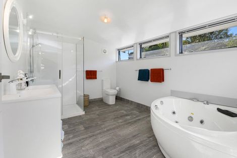 Photo of property in 70b Grand Vue Road, Kawaha Point, Rotorua, 3010
