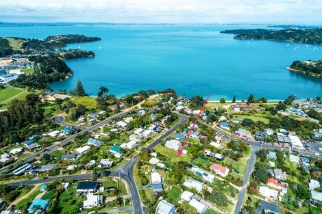 Photo of property in 9 Alison Road, Surfdale, Waiheke Island, 1081