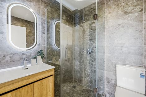 Photo of property in 4/19 Trias Road, Totara Vale, Auckland, 0629