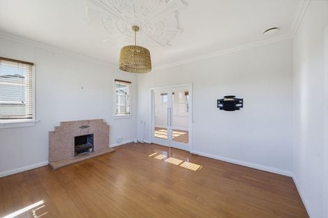 Photo of property in 403 Carrington Street, Upper Vogeltown, New Plymouth, 4310