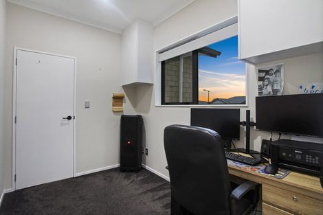 Photo of property in 16 Catherine Mclean Road, Pukekohe, 2120