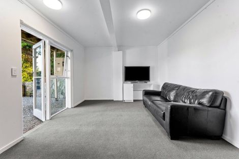 Photo of property in 11 Springbank Lane, Te Atatu Peninsula, Auckland, 0610