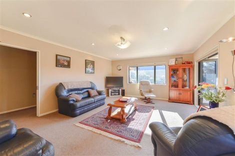 Photo of property in 44 Tennyson Avenue, Kelvin Grove, Palmerston North, 4414