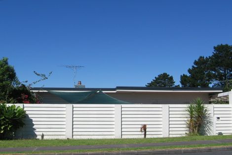 Photo of property in 90 Arran Road, Browns Bay, Auckland, 0630