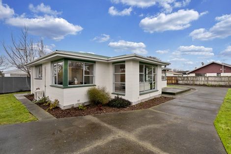 Photo of property in 76a Englefield Road, Northwood, Christchurch, 8051