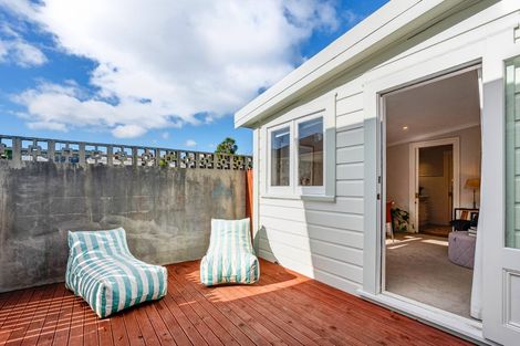 Photo of property in 9 Ranfurly Terrace, Mount Cook, Wellington, 6021