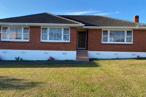 Photo of property in 206 Edmonton Road, Te Atatu South, Auckland, 0610