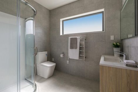 Photo of property in 83a Lake Road, Northcote, Auckland, 0627