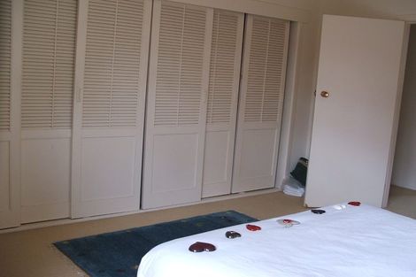 Photo of property in 2/17a Hillcrest Avenue, Hillcrest, Auckland, 0627