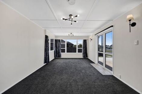 Photo of property in 1a Robbins Crescent, Hawera, 4610
