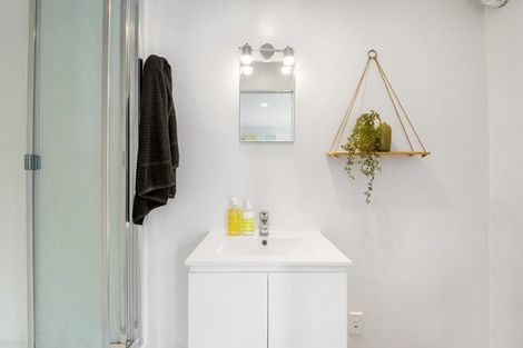 Photo of property in 11 City View Terrace, Birkenhead, Auckland, 0626