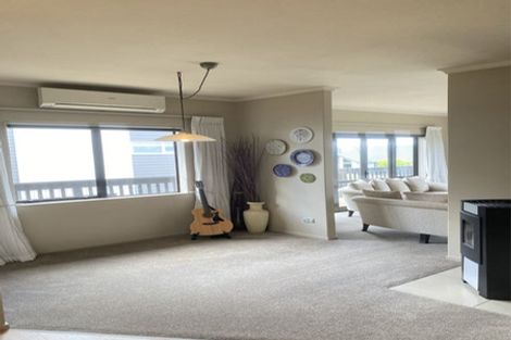 Photo of property in 2 Ellivani Rise, Pukekohe, 2120