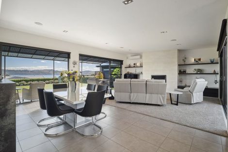 Photo of property in 9 Pukenamu Road, Rainbow Point, Taupo, 3330