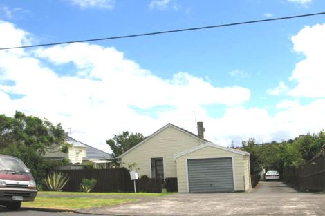 Photo of property in 1/15 Otakau Road, Milford, Auckland, 0620