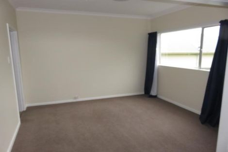 Photo of property in 27 Stewart Drive, Newlands, Wellington, 6037