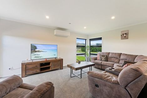 Photo of property in 10 Oriwa Lane, Levin, 5571