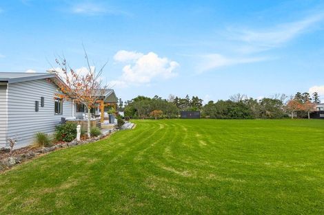 Photo of property in 124 Boord Crescent, Kumeu, 0891