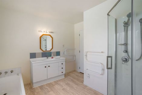 Photo of property in 2/23 Ludlow Terrace, Totara Vale, Auckland, 0627