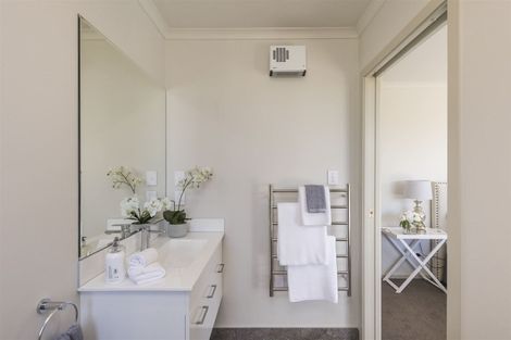 Photo of property in 38 Silicon Way, Fitzherbert, Palmerston North, 4410