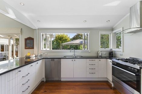 Photo of property in 42 Norwood Road, Bayswater, Auckland, 0622