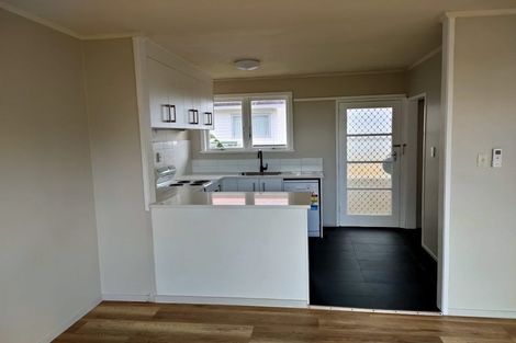 Photo of property in 2/222 Edmonton Road, Te Atatu South, Auckland, 0610