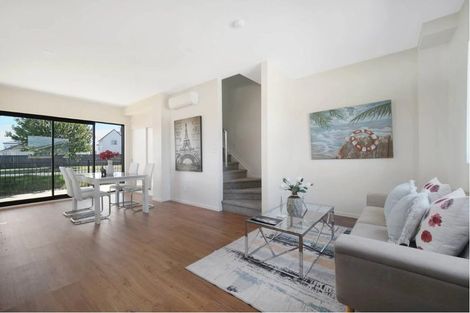 Photo of property in 2/32 Sunlands Drive, Manurewa, Auckland, 2102