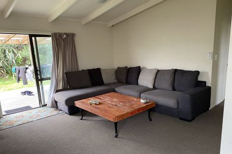 Photo of property in 17 Huruhuru Road, Massey, Auckland, 0614