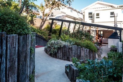 Photo of property in 32 Talavera Terrace, Kelburn, Wellington, 6012