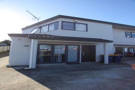 Photo of property in 1/198 Archers Road, Glenfield, Auckland, 0629