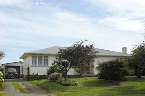 Photo of property in 2 Andrews Place, Gonville, Whanganui, 4501