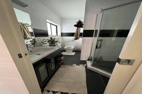 Photo of property in 125a Millbrook Road, Sunnyvale, Auckland, 0612