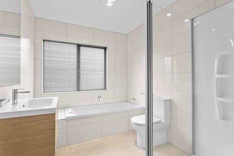 Photo of property in 22 Port Way, Rosehill, Papakura, 2113