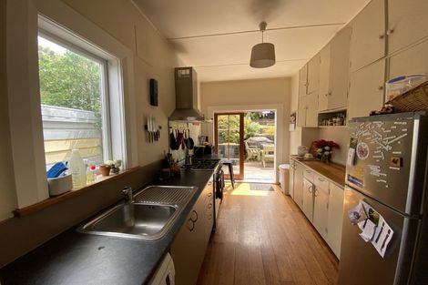 Photo of property in 24 Rolleston Street, Mount Cook, Wellington, 6021