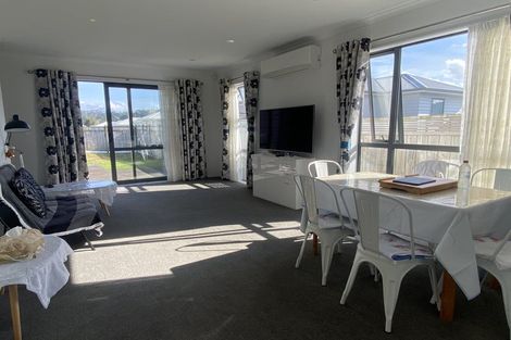 Photo of property in 4 Frank Newton Road, Swanson, Auckland, 0614