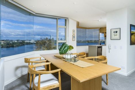 Photo of property in 4/90 Kitchener Road, Milford, Auckland, 0620