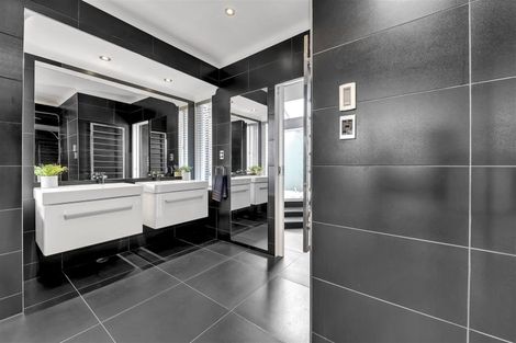 Photo of property in 3 Page Point, Mellons Bay, Auckland, 2014