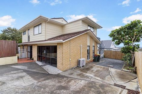 Photo of property in 2/30 Redoubt Road, Goodwood Heights, Auckland, 2105