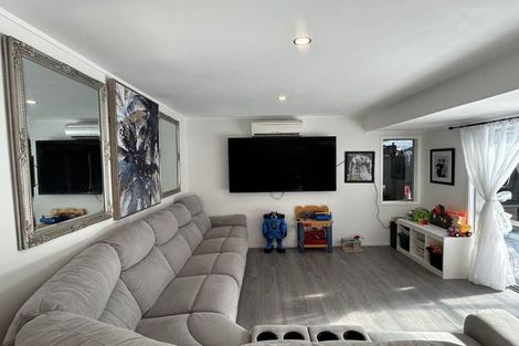 Photo of property in 24 Springtime Crescent, Stanmore Bay, Whangaparaoa, 0932