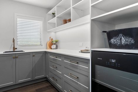 Photo of property in 337 Devonport Road, Tauranga, 3110