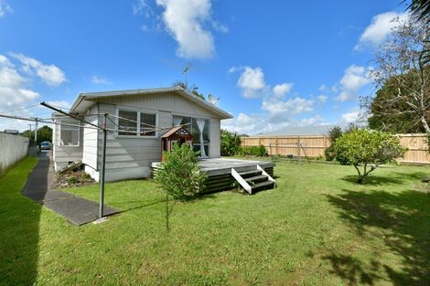 Photo of property in 2/45 Riverside Road, Orewa, 0931