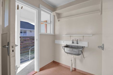 Photo of property in 78 Omata Road, Marfell, New Plymouth, 4310