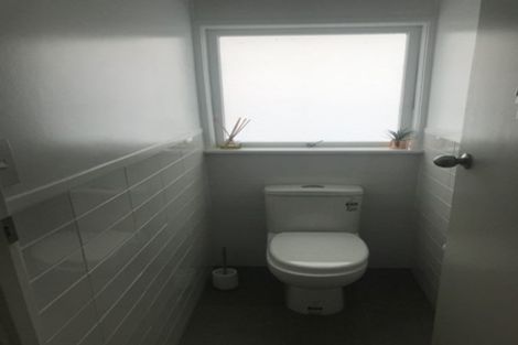 Photo of property in 1/16 Fairway Avenue, Red Beach, 0932