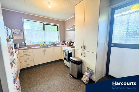 Photo of property in 727 Swanson Road, Swanson, Auckland, 0612