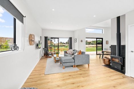 Photo of property in 34 Pourerere Road, Waipawa, 4271