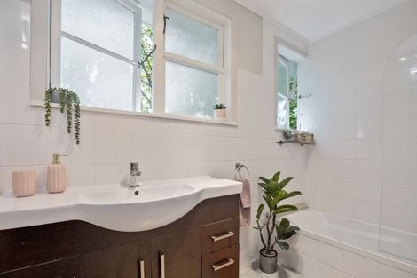 Photo of property in 1/3 Rosyth Avenue, Bayswater, Auckland, 0622