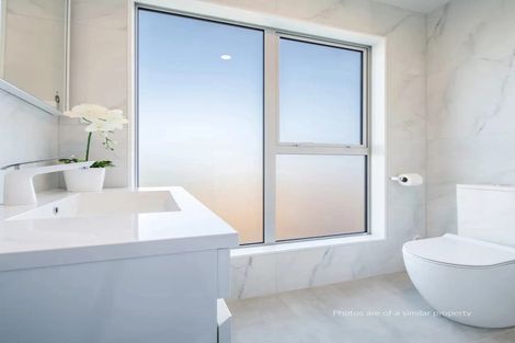 Photo of property in 26d Trojan Crescent, New Lynn, Auckland, 0600