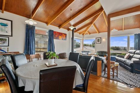 Photo of property in 315 Glenfield Road, Glenfield, Auckland, 0629