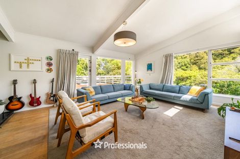 Photo of property in 132 Cheviot Road, Lowry Bay, Lower Hutt, 5013