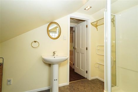 Photo of property in 1/1 Moana Avenue, Bayswater, Auckland, 0622